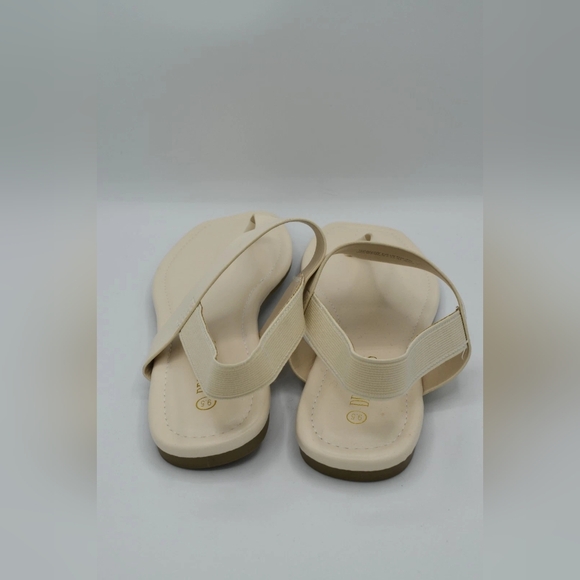 Elegant Cream Sandals - Picture 4 of 4
